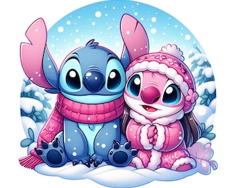 Pode incluir: Um casal de personagens de desenho animado azul e rosa, Stitch e Angel, vestindo roupas de inverno. Stitch está usando uma echarpe rosa e Angel está usando um chapéu e um casaco rosa. Eles estão em uma paisagem nevada.