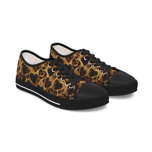 Heart Print Low Top Sneakers, Furry Look Women&#39;s Shoes, Cute Sneaker, Casual Footwear, Great Gift, Comfortable Walking Shoes