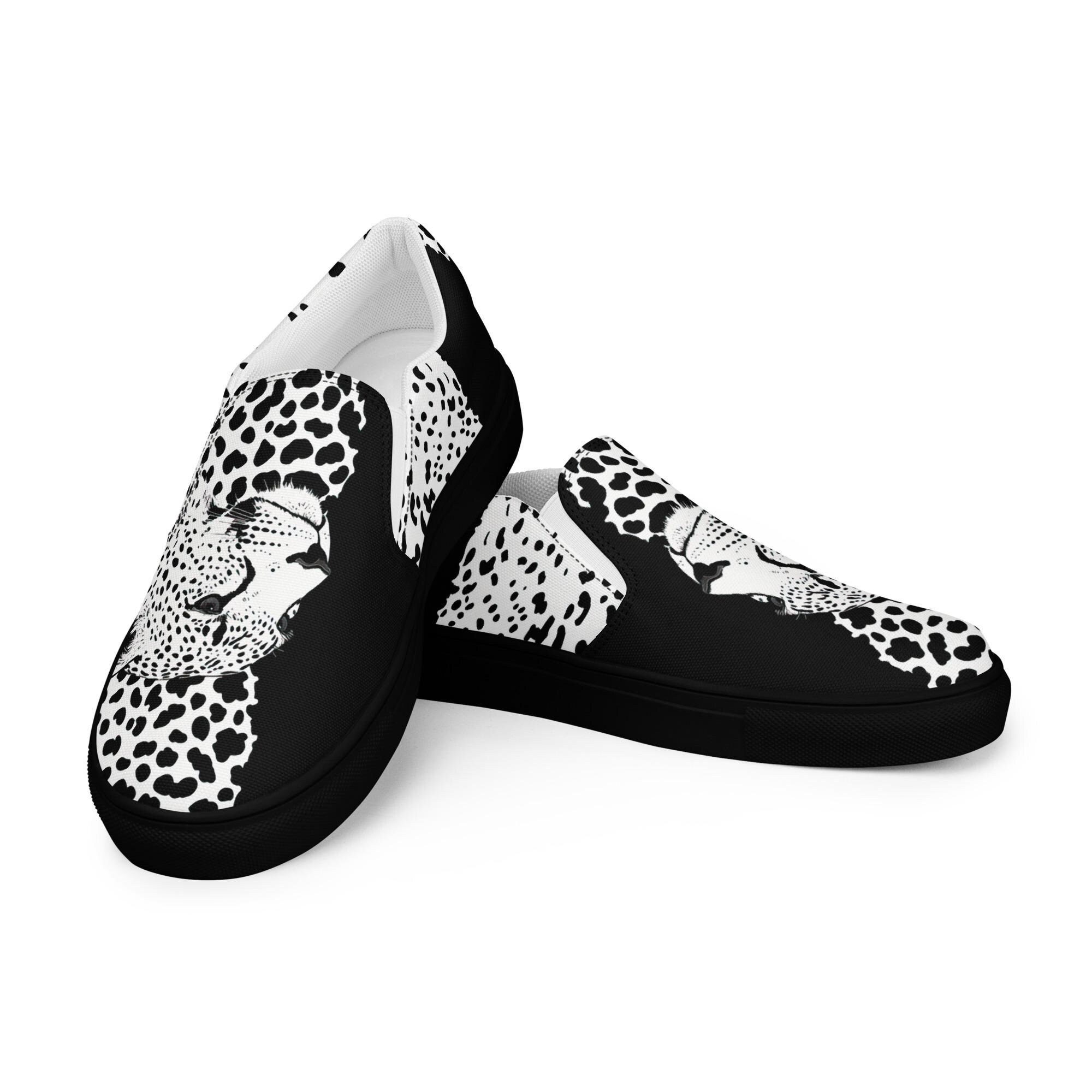 Amazing Graphics of White and Black Cheetah Women’s slip-on canvas shoes