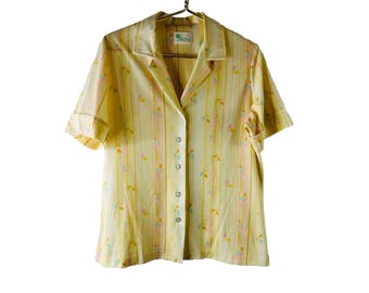 Blusa con botones en la parte delantera y cuello con estampado floral pastel grande para mujer de los años 70, estilo hippie, blusa floral para mujer, camisa con botones para mujer de los años 70, camisa de los años 70