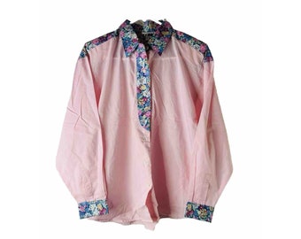 90er Jahre Damen Bluse mit großem Knopf vorne mit Blumenmuster Cottagecore , Damenhemd mit Blumenmuster, Vintage Cottagecore Bluse, Bluse