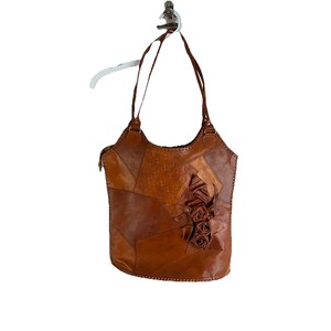 Bolso estilo hobo de cuero con apliques florales y retazos de los años 80, estilo boho occidental, bolso estilo hobo vintage, bolso de cuero para mujer, bolso estilo patchwork