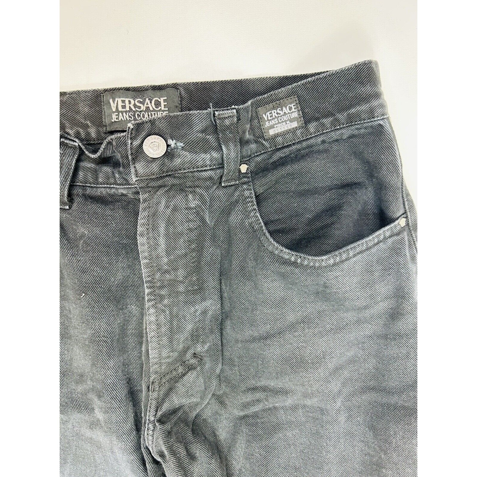90s Versace Mens 32x33 Spell Out Faded Black Tapered Baggy 90s Versace Mens 32x33 Spell Out Faded Black Tapered Baggy