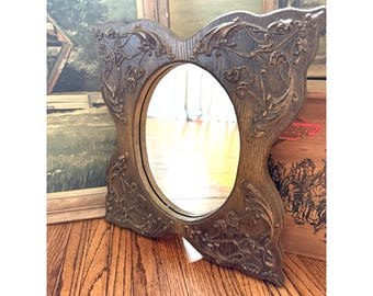 Specchio in legno decorato anni '70, inciso e sbalzato, stile rustico da fattoria USA, specchio vintage in legno decorato, specchio in legno inciso, specchio da fattoria