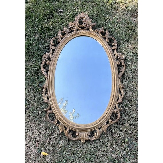 1970s Syroco Ornate Gold Oval Hanging Wall Mirror USA Regency MCM