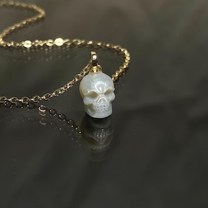 Hand -Craved Freshwater Pearl Skull Pendant Necklace, Halloween Gothic Pearl Jewelry, Handmade Punk Gift for Her 14k Gold filled necklace