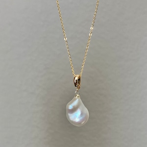 Natural petal pearl pendant necklace Irregular Baroque Pearl Pendant Necklace • Bridesmaids Gifts