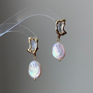 Pendientes colgantes de perlas barrocas de agua dulce l Pendientes colgantes l Pendientes llamativos hechos a mano l Regalo de boda nupcial l Elegantes y brillantes