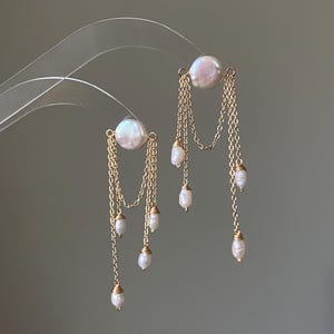 Boucles d'oreilles élégantes faites à la main d'inspiration baroque avec gland et perles pendantes Boucles d'oreilles artistiques modernes Cadeau de demoiselle d'honneur pour elle