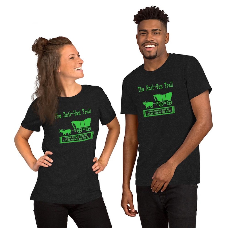 Anti-Vax Trail-shirt - grappige Oregon Trail-parodie, humor uit de jaren 80, retro gaming-uniseks T-shirt, grafisch shirt politieke satire voor gamers afbeelding 5