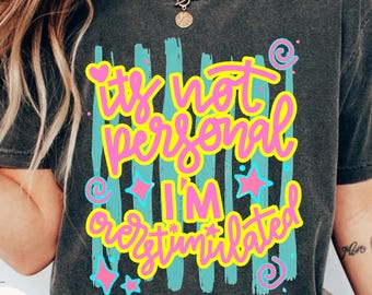 Camiseta Comfort Colors® "No es personal, estoy sobreestimulado", camiseta de concienciación sobre la neurodivergencia, camiseta divertida sobre la carga social, regalo para personas con TDAH y autismo.
