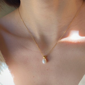 Minimalist Single Pearl Pendant Necklace, Wedding Necklace, 14K Gold Plated Chain Pearl Necklace, Bridal Necklace, Gift for her