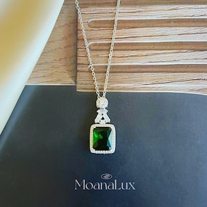 Emerald Square Pendant Necklace, 14K Gold Plated Lip Chain Zircon Minimalist Necklace, Green Crystal Pendant Necklace, Gift for Her