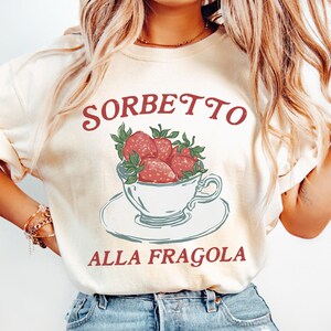 Strawberry Shirt, Cottagecore Tee, Summer Fruit Top, Botanical T-shirt, Vintage Aesthetic, Garden Shirt, Strawberry Gift, Retro Fruit Shirt