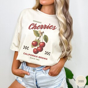 Cherry T-shirt, Vintage Cherry Tee, Retro Fruit Shirt, Summer T-shirt, Vintage Graphic Tee, Retro Comfort Colors Tee, Trendy Oversized Shirt Ivory