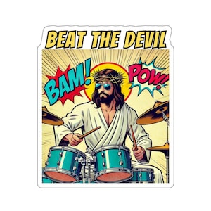Può includere: Un'illustrazione in stile fumetto di Gesù che suona la batteria con le parole "Beat the Devil" in alto e "BAM!" e "POW!" in nuvolette di dialogo.