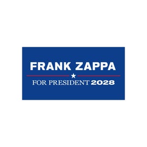 Puede incluir: Un cartel de campaña política azul con texto blanco que dice "FRANK ZAPPA PARA PRESIDENTE 2028". Una estrella roja y blanca está por encima del texto "PARA PRESIDENTE".