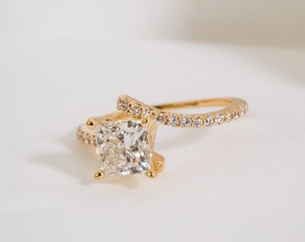 Twisted and Shine with our 1.0 CT Princess Cut Engagement Ring - 14k Sparkling Princess Anniversary Ring, Romantic Round Anniversary Ring