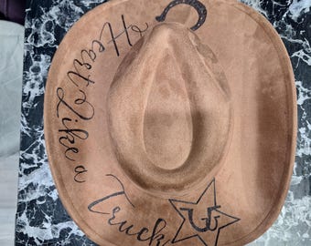 Handgebrande Lainey Wilson cowgirl-hoed, westerndesign