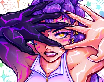 Pode incluir: Ilustração digital de uma pessoa com cabelo roxo e olhos amarelos, emoldurada por uma mão preta com detalhes roxos. A pessoa está vestindo um top branco com um pingente dourado. O fundo apresenta corações e estrelas.