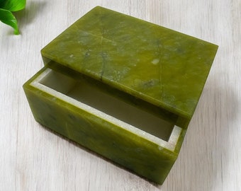 Hand-Carved Jade Jewelry Box: Small Crystal Keepsake, Artisan Gift
