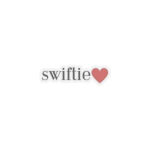 Może przedstawiać: Naklejka z napisem "swiftie" w szarym kolorze i r&oacute;żowym sercem.