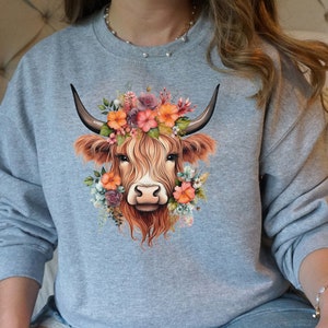 Floral Highland Cow Crewneck, Cow Sweatshirt, Highland Cow Sweatshirt, Western Lover Sweatshirt, Cowboy Sweater, Cute Cowgirl