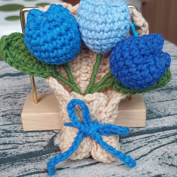 Handmade Crochet Tulip Keychain – Cute Floral Bag Charm, Cotton
