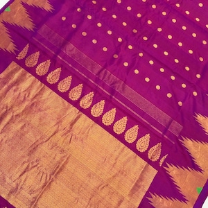 Sari de seda Gadwal em tear manual puro | 100% seda pura | Certificação Silk Mark | Cor magenta com borda de templo Pattu