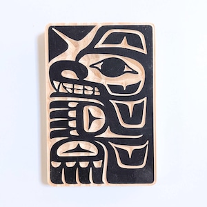 Diseño indígena Salish 'Oso Cachorro' de Jason Peters Arte nativo de la costa noroeste del Pacífico / Placa de pared de madera / Decoración para el hogar / Regalo para