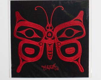 Inheems ontwerp Haida 'Butterfly' van Corey Bulpitt | Opstrijkbare 19 cm geborduurde patch | Appliqué | Inheemse kunst aan de Pacifische noordwestkust | Cadeau