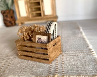 Miniatuur poppenhuis nep houten kist; Minipoppendecor op schaal 1:12