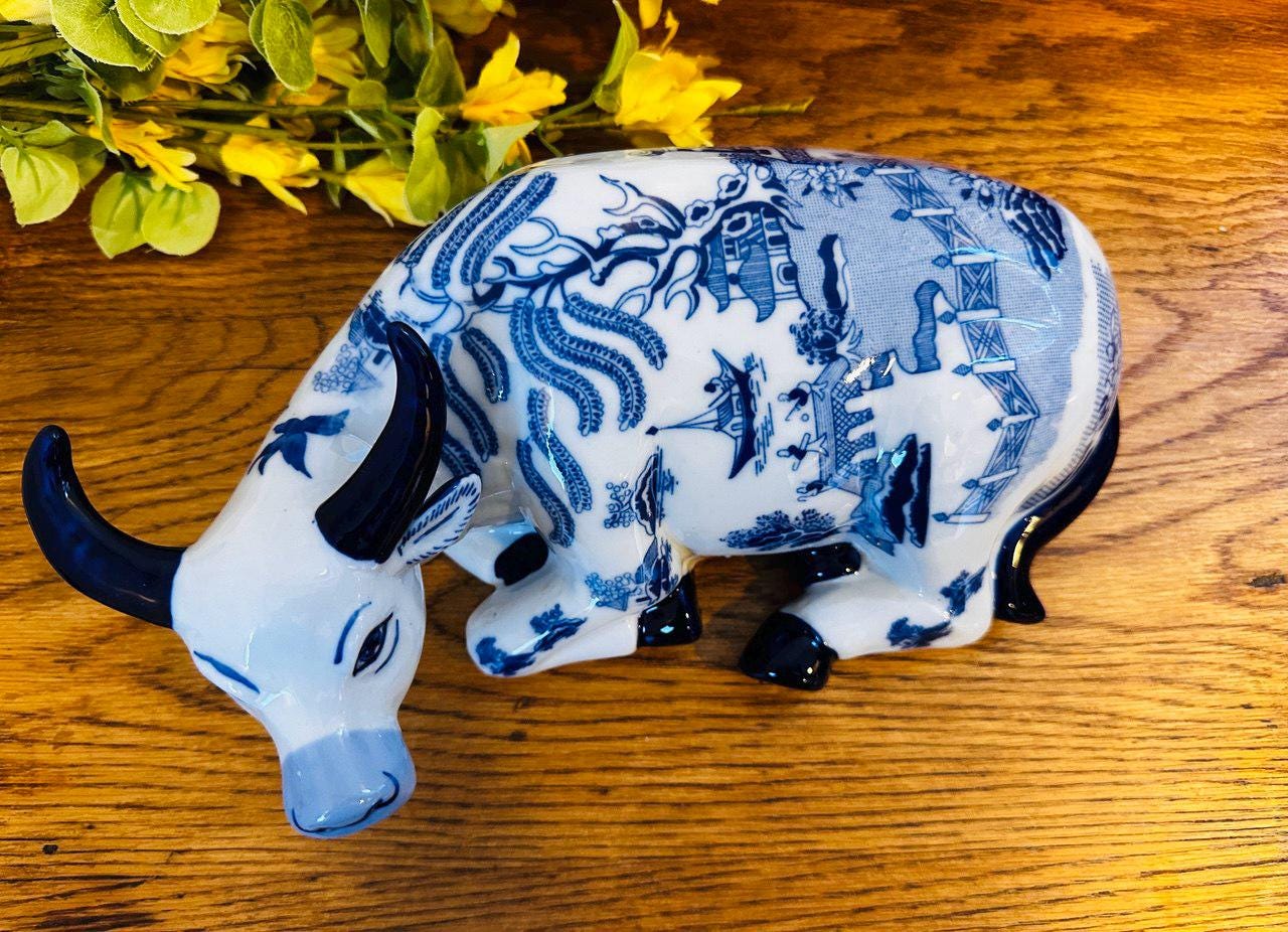 Vintage Blue Willow Cow Figurine } Blue White Cow Ox Horn