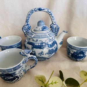 Vintage Dragon Teapot Set } Blue White Asian Japanese Teapot Dragon Detailing with 3 Teacups } Taisei Yong } Asian Decor }