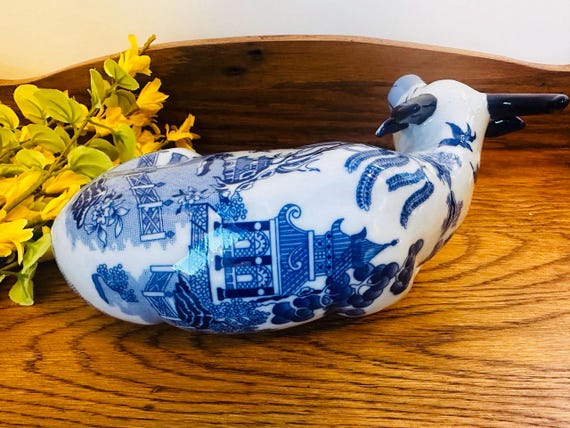 Vintage Blue Willow Cow Figurine } Blue White Highland Cow Ox Horn
