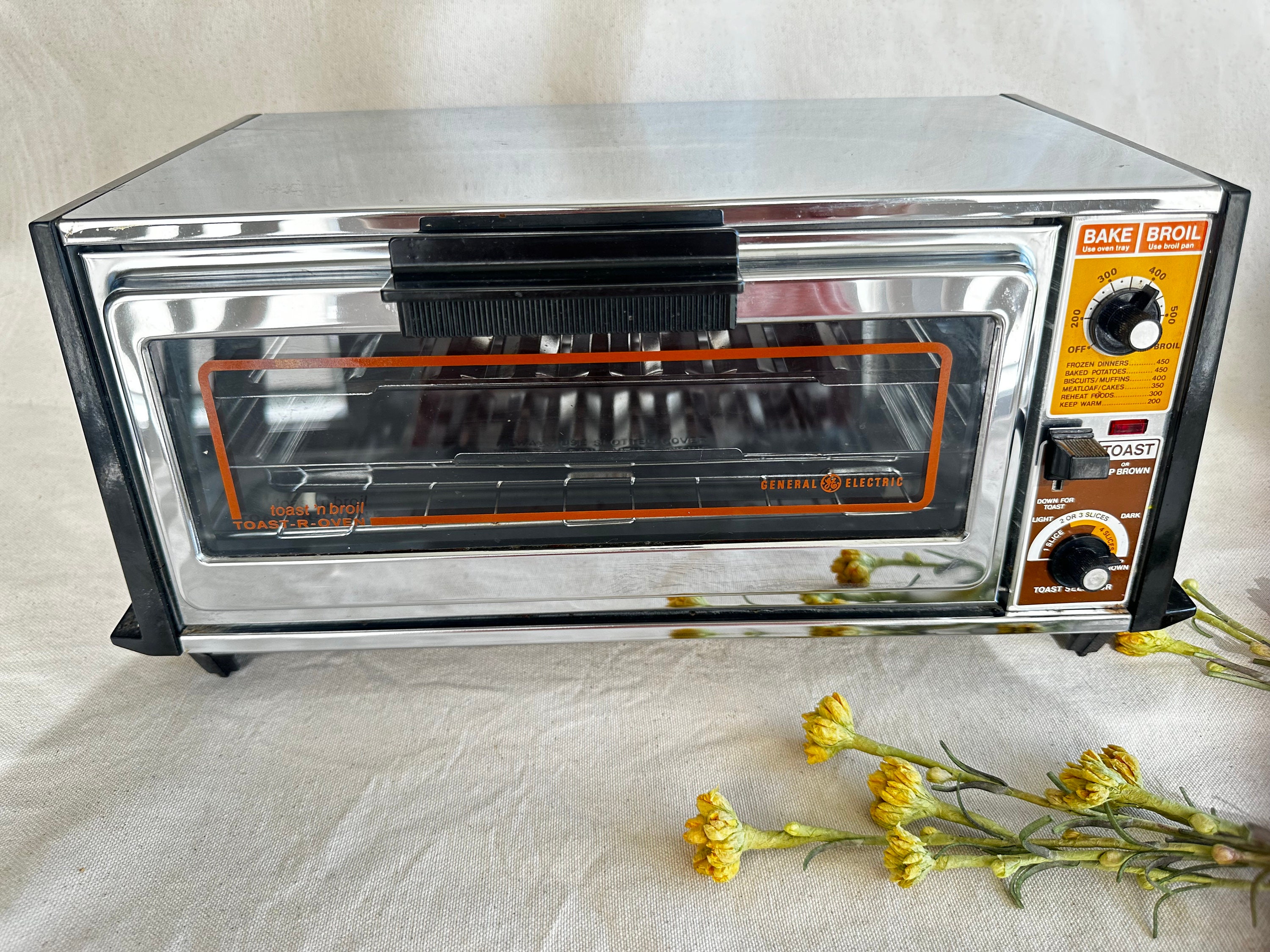 Vintage GE General Electric Toast 'n Broil Toast-r-oven Toaster