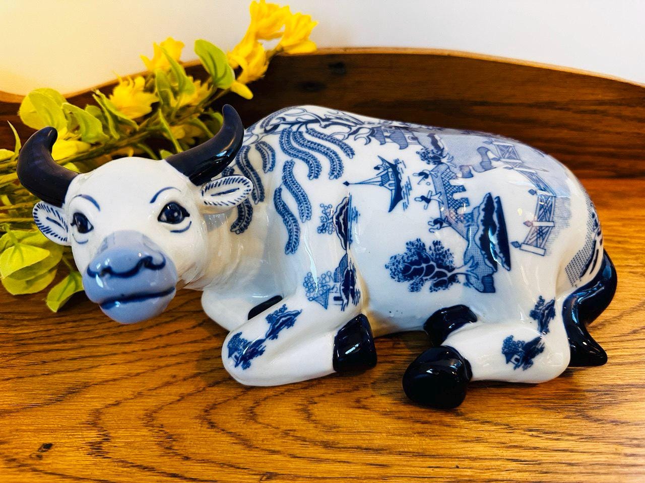 Vintage Blue Willow Cow Figurine } Blue White Cow Ox Horn
