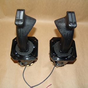 Par de joysticks Atari Assault (Joysticks derecho e izquierdo) NUEVA pieza de reproducción de juego arcade