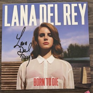 Lana Del Rey　直筆サイン入りCD Lana Del Rey 直筆サイン入りCD - メルカリ