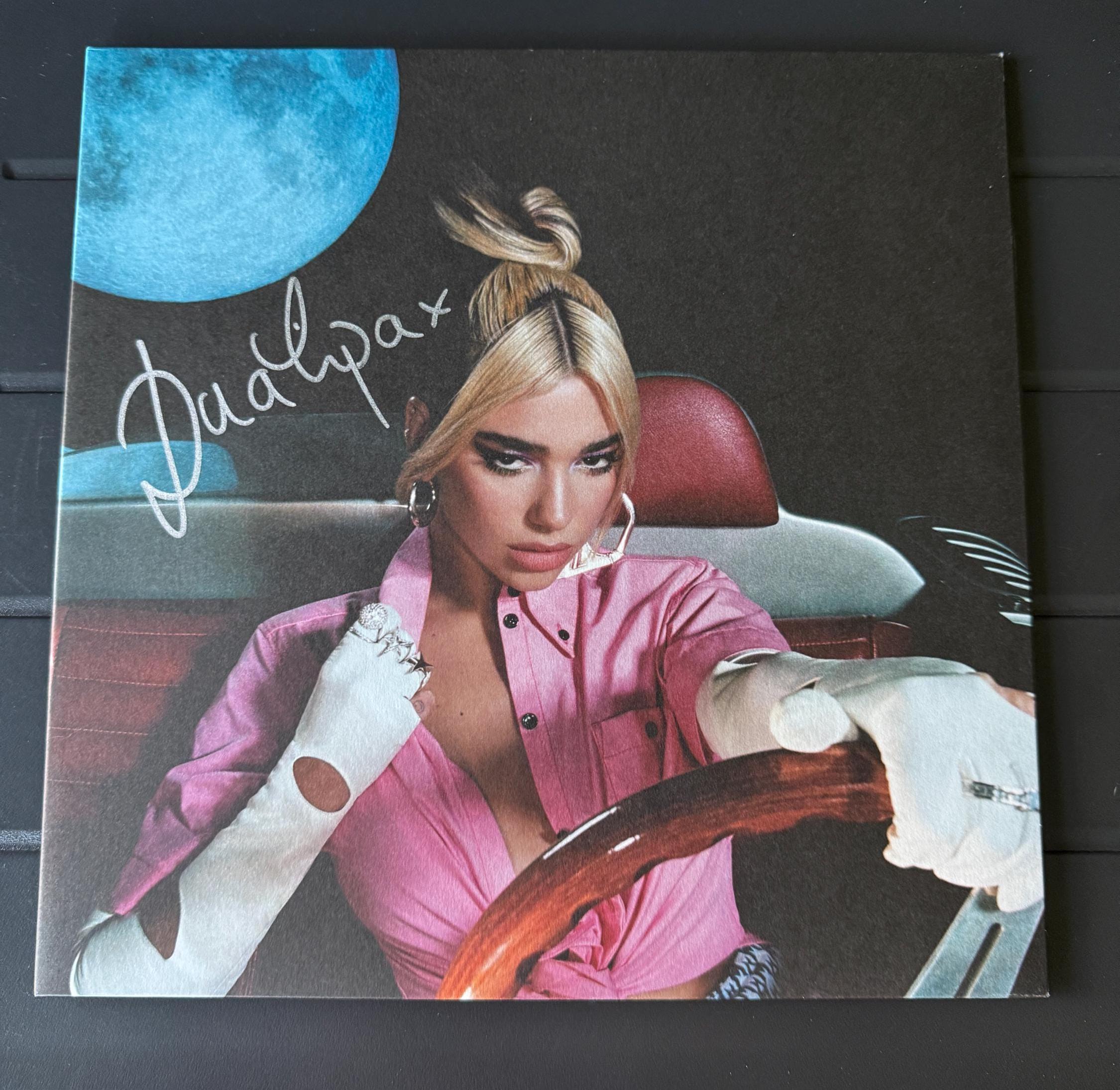 Dua Lipa デュア・リパ 直筆サイン写真 Dua Lipa ドゥアリパ 直筆サインカード＆3カラーカセットテープ