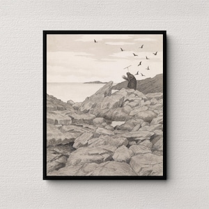 Può includere: Stampa con cornice nera di un disegno a matita che raffigura una figura su una costa rocciosa, con uccelli in volo. L'opera d'arte presenta una tavolozza monocromatica, con ombreggiatura dettagliata e un paesaggio costiero sereno.