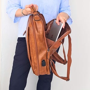 Mochila para portátil de piel vegana, delgada, de 14 pulgadas, ideal para el trabajo o para ir al trabajo, con puerto USB.