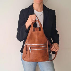 Sac à dos convertible en cuir pour femme, sac à dos de travail, sac en cuir végétalien souple, sac à dos en cuir pour femme, sac de voyage de taille moyenne, sac marron