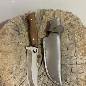Handmade Hunting Knife: Stainless Steel Outdoor Knife with Walnut Grip