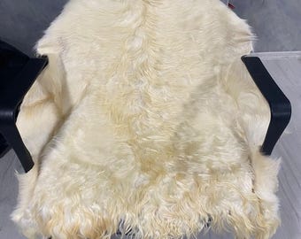 Handmade Organically Tanned Sheepskin Pelt, Creamy White Rug (100x70 cm)