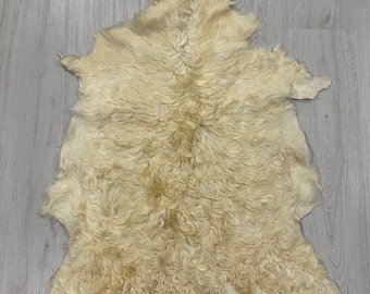 Organically Tanned Sheepskin Pelt, Creamy White Home Decor (100x70 cm)