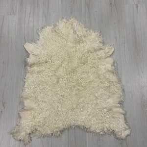 Sheepskin,Organically Tanned Sheepskin,Premium Quality,Sheepskin Pelt,Genuine Sheepskin,Creamy White,Home Decor,100x70 cm