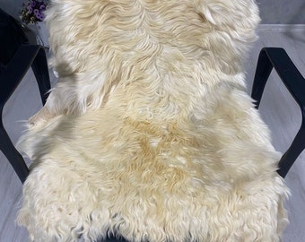 Organically Tanned Sheepskin Pelt, Creamy White, Home Decor (100x70 cm)