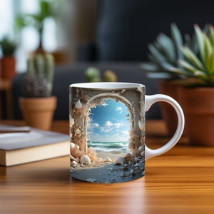 Puede incluir: Taza de cerámica blanca con una imagen colorida de un arco de conchas marinas que conduce a una escena de playa con cielo azul y olas del océano.