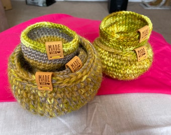 Pequeña cesta de regalo/almacenamiento de crochet